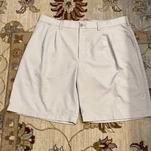 Callaway Golf Shorts in tan/cream color